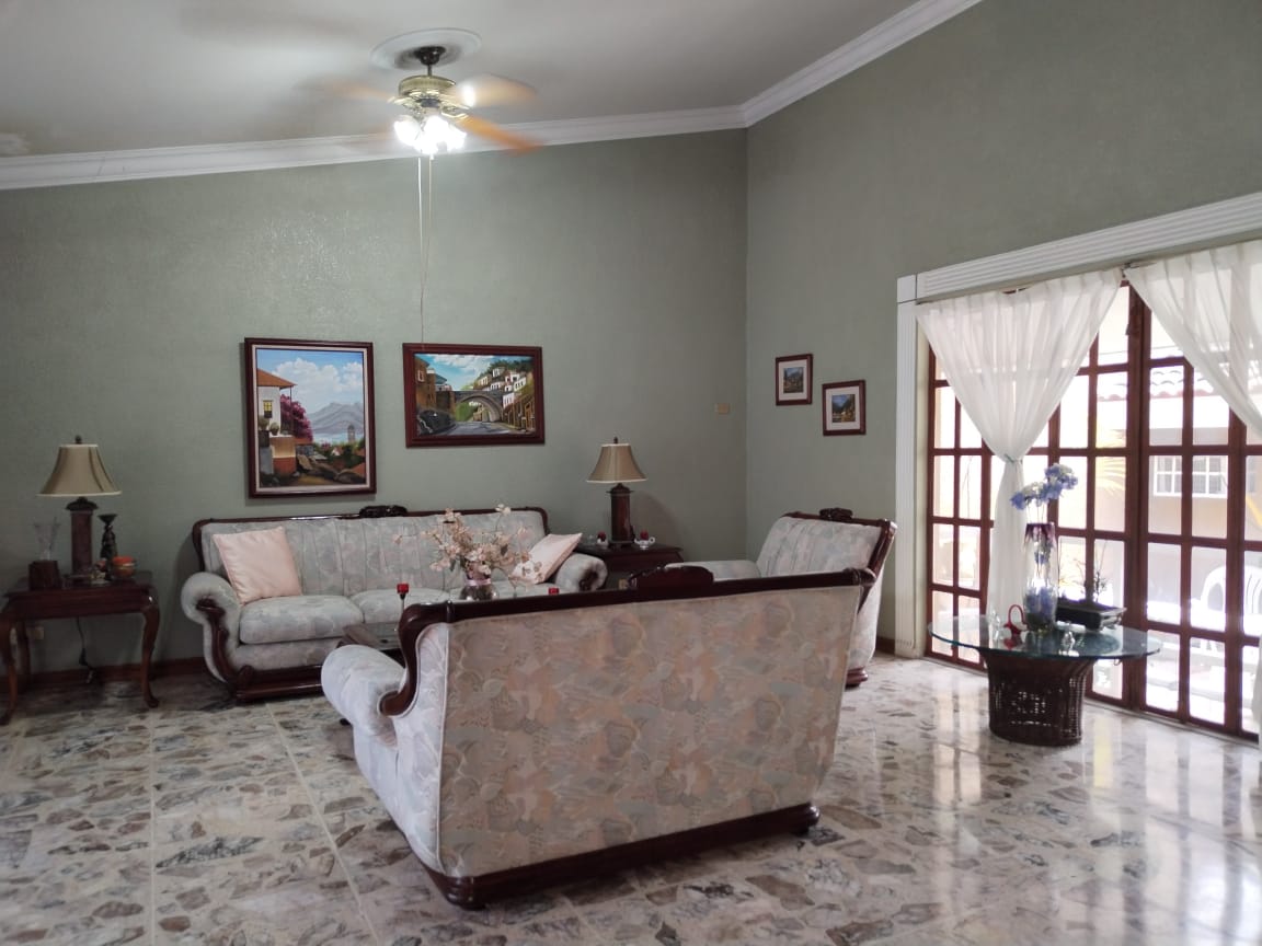 Casa en Venta, Calle Obregón: Amplios Espacios y Comodidades - Galería 2